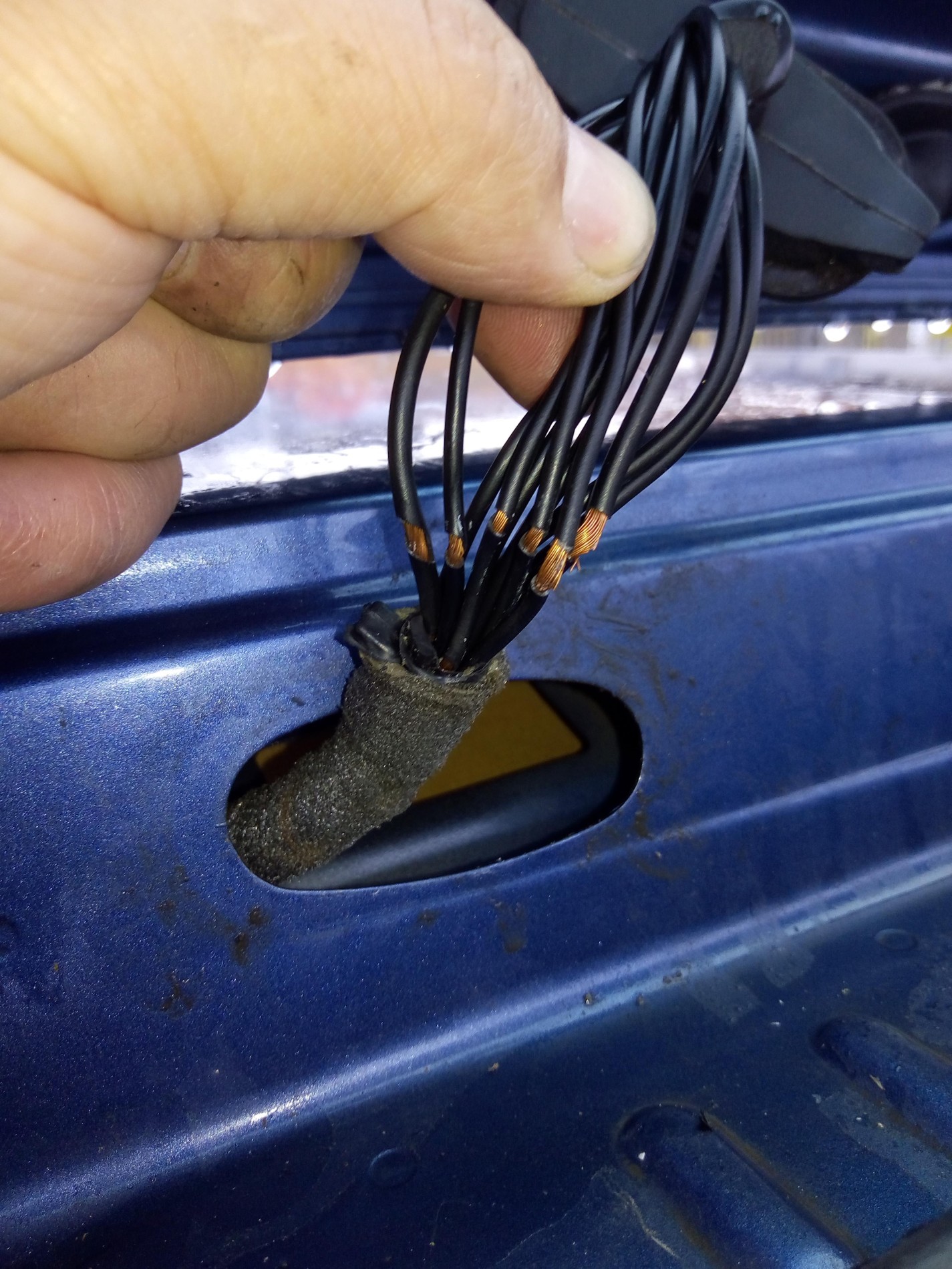 La un ford focus nu se mai deschide portbagajul din buton si nici din  telecomanda, ce ar putea fi? #104232 - 4Tuning Help