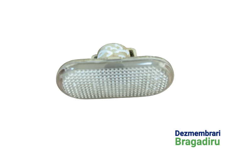 Lampa semnalizare pe aripa fata dreapta Dacia Logan [2004 - 2008] Sedan 1.4 MT (75 hp) Cod motor: K7J-A7