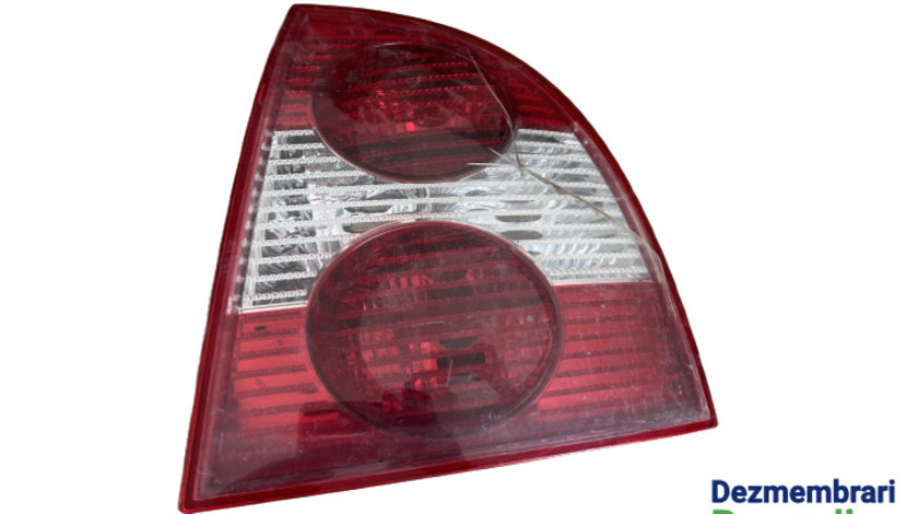 Lampa stop dreapta pe aripa Lampa stop fisurata Volkswagen VW Passat B5.5 [facelift] [2000 - 2005] Sedan 2.0 MT (115 hp) (3B3)