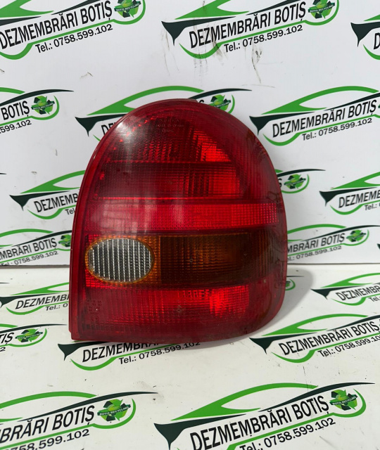 Lampa stop dreapta pe aripa Opel Corsa