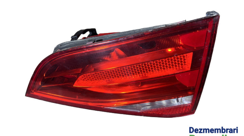 Lampa stop dreapta pe capota portbagaj 8K5945094D, 8K5 945 094 D Audi A4 B8/8K [2007 - 2011] Sedan 4-usi 2.0 TDI multitronic (143 hp) Cod motor: CAGA