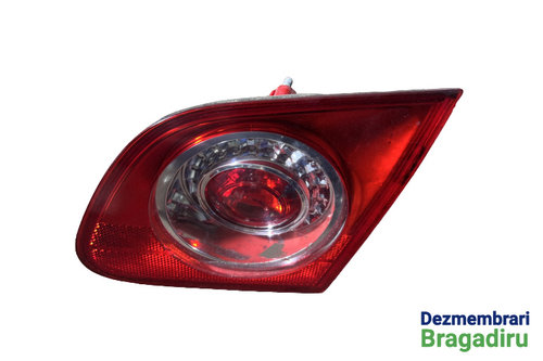 Lampa stop dreapta pe capota portbagaj Volkswagen VW Passat B6 [2005 - 2010] Sedan 4-usi 2.0 TDI MT ...