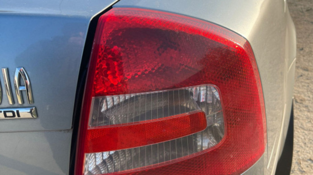 Lampa stop pe haion dreapta Skoda Octavia 2 [facelift] [2008 - 2013]  Liftback 5-usi 1.9 TDI MT (105 hp) #82569780