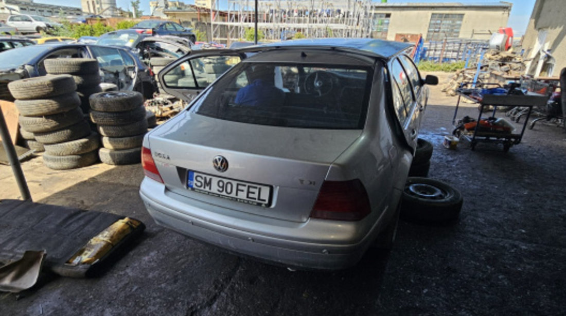 Lampa / Tripla stop dreapta pe aripa Volkswagen VW Bora [1998 - 2005] Sedan 1.9 TDI MT (115 hp)