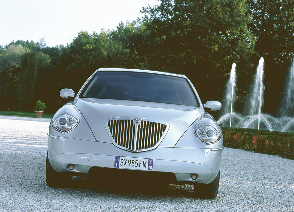 Povestea unei fantome: Lancia Thesis, limuzina italiana care a incercat sa  fie mai buna ca masinile germane. fb-comm #1200884879934980_1200932239930244