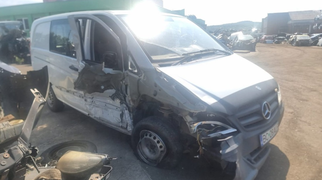 Macara geam stanga spate Mercedes Vito W639 2011 autoutilitara 2.2 113cdi 651.940