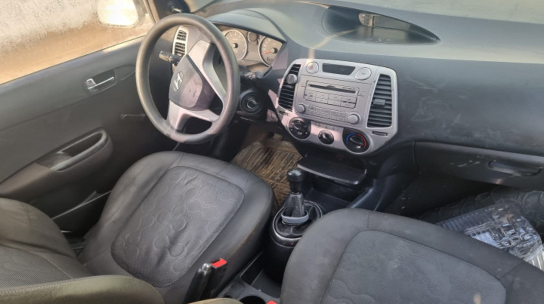 Mocheta podea interior Hyundai i20 2011 hatchback 1.2 benzina