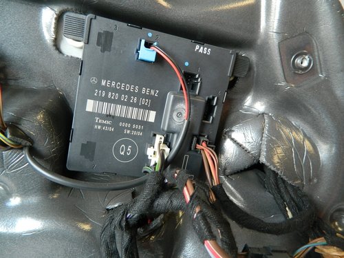 Modul Keyless stanga spate Mercedes CLS W 219