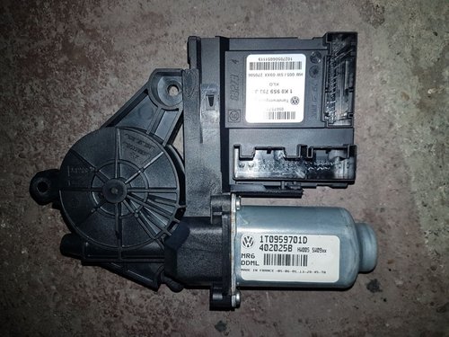 Motoras macara stanga fata 1t0959701d 1k0959793j skoda octavia 2