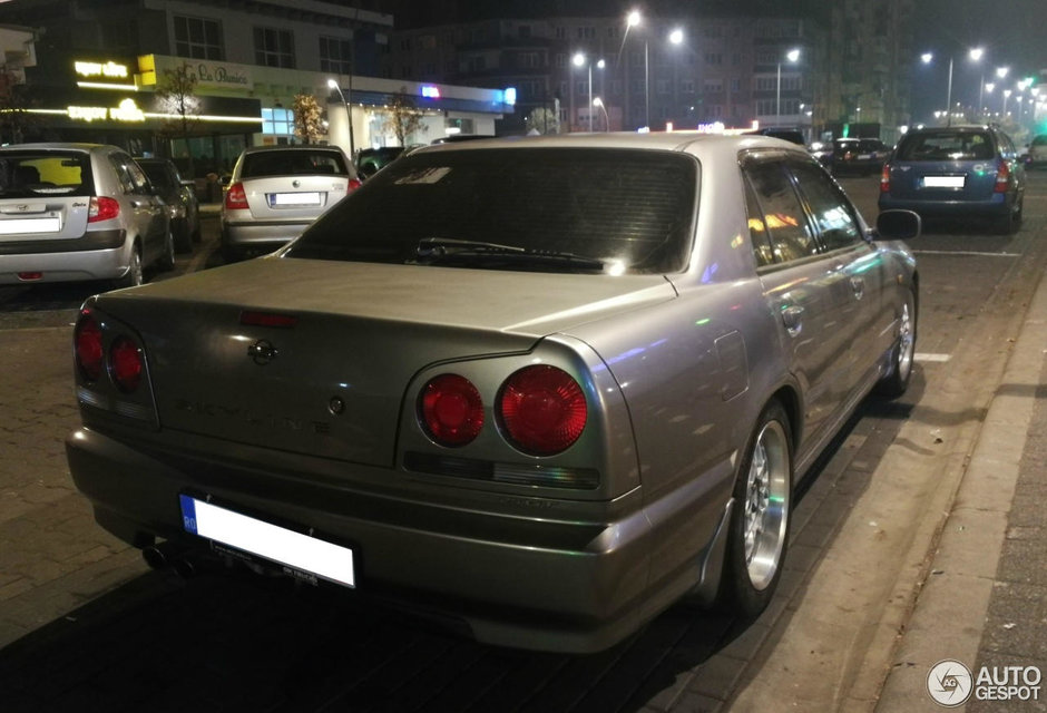 Probabil cea mai rara masina care circula pe strazile din Romania: Nissan  Skyline R34 in patru usi