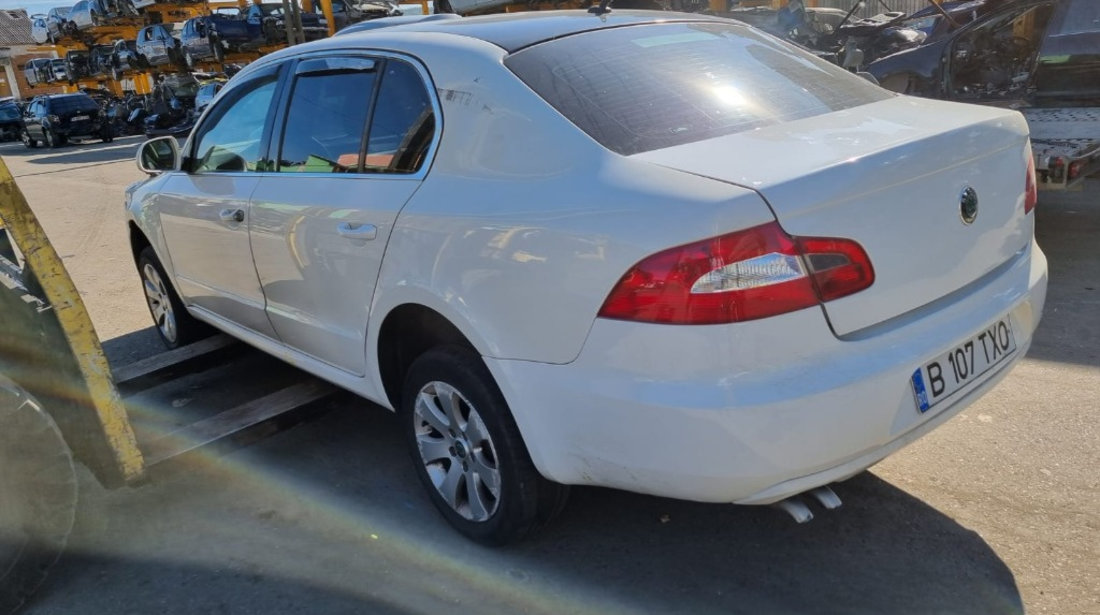 Oglinda dreapta completa Skoda Superb 2 2010 berlina 1.9 tdi