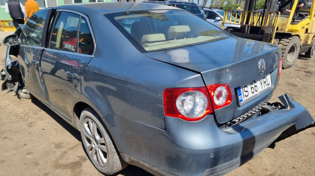 Oglinda dreapta completa Volkswagen Jetta 2007 Berlina 1.9 tdi