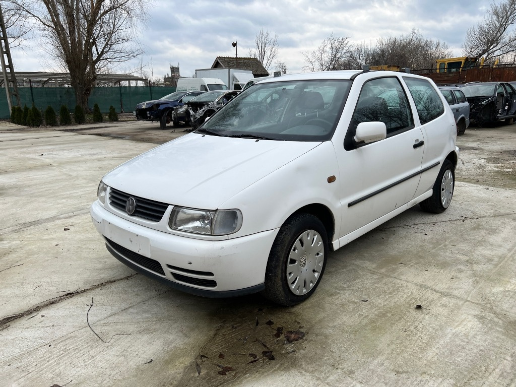 Oglinda dreapta completa Volkswagen Polo 6N 2000 HATCHBACK 1,0 i