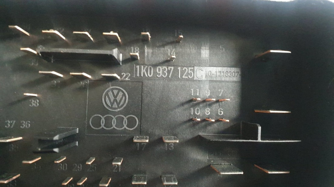 Panou sigurante Audi A3 8P 1.6 TDI 105 cai motor CAYC cod piesa : 1K0937125C