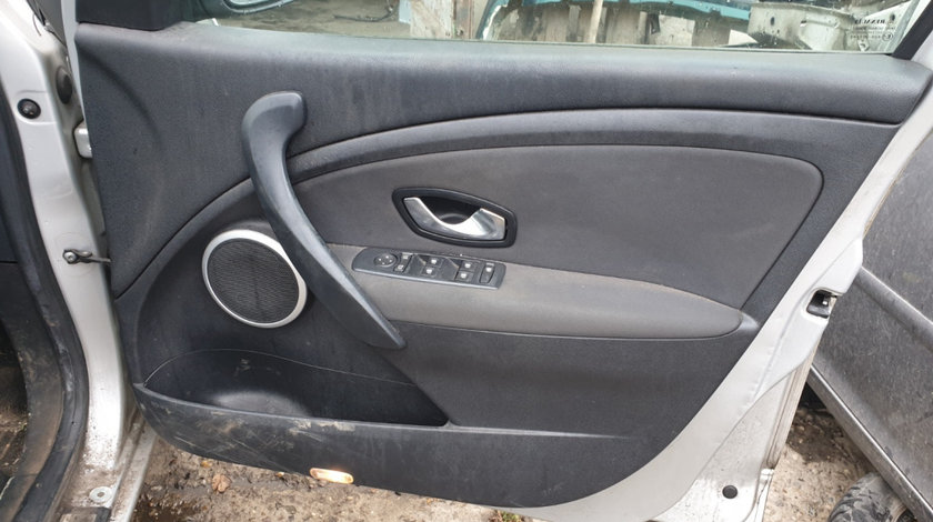 Panou Tapiterie Fata Interior Textil Negru de pe Usa Portiera Dreapta Fata Renault Megane 3 2008 - 2015 [C2179]