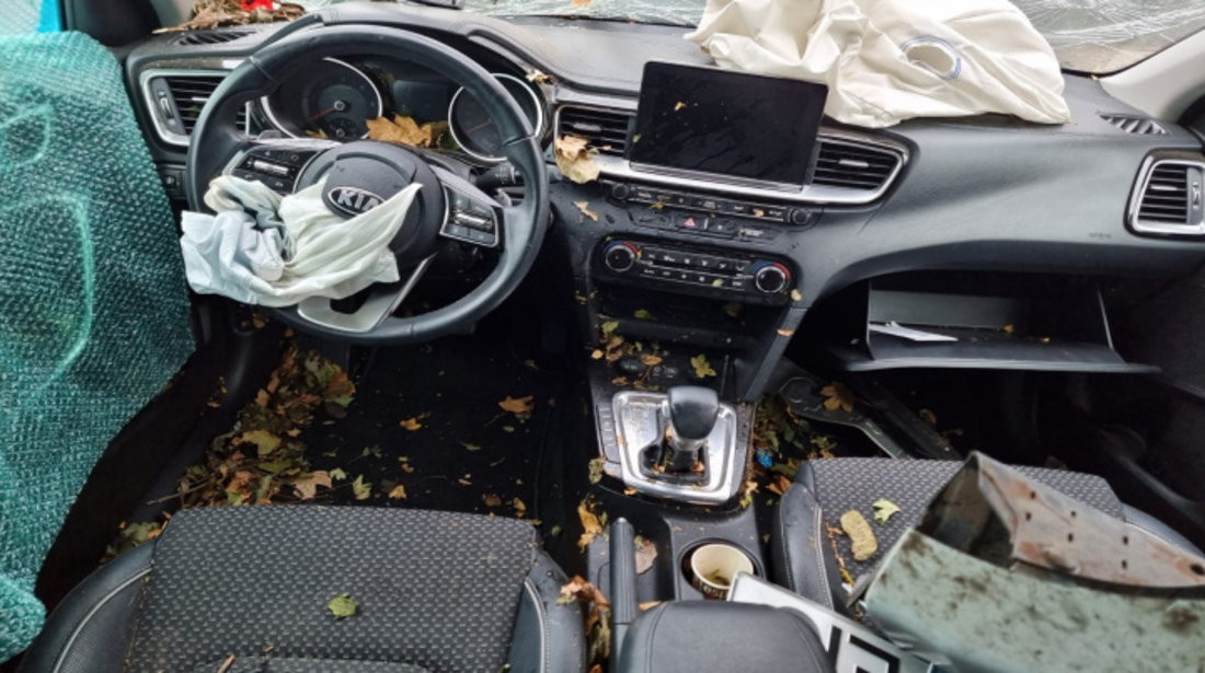 Parasolare Kia Ceed 2019 hatchback 1.6 diesel
