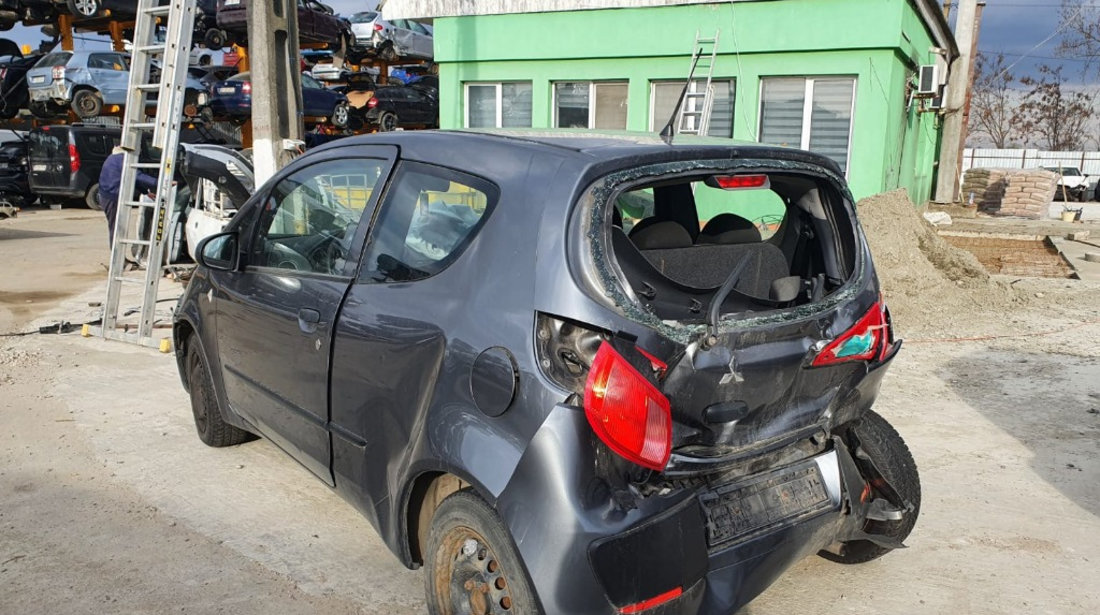 Parasolare Mitsubishi Colt 2006 4 hatchback 1.1 benzina