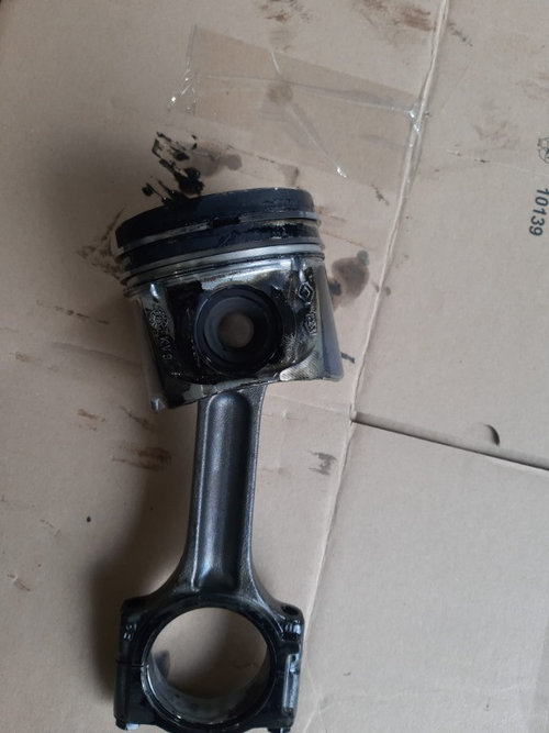 Piston cu biela Renault Trafic 2.0 DCI 2012