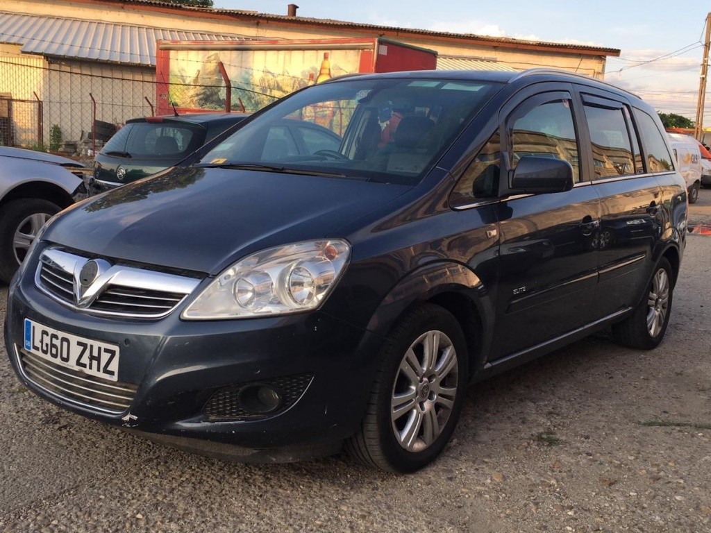 Plafoniera Opel Zafira B 2010 monovolum 1.7 CDTI