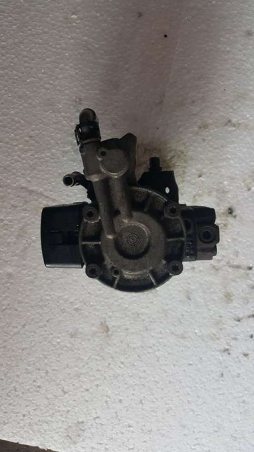 Pompa inalta presiune 03l130755e vw jetta III 1.6 tdi cayc 105 cai