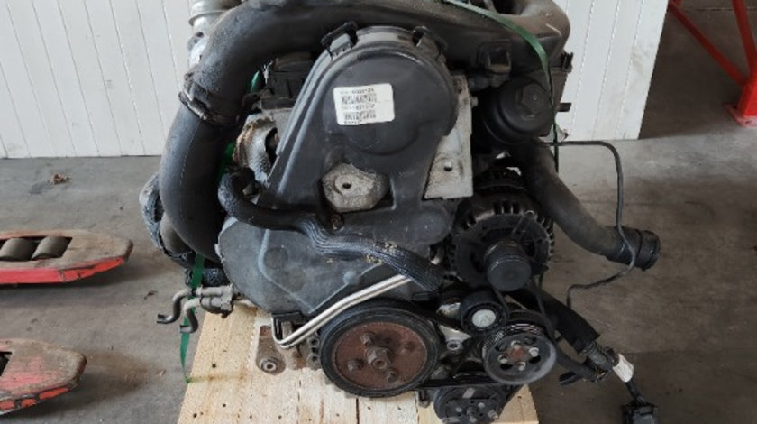 Pompa inalta presiune Volvo V70 2.4 D5 an de fabricatie 2011 motor D5244T10 cod 31272896 / 0445010618