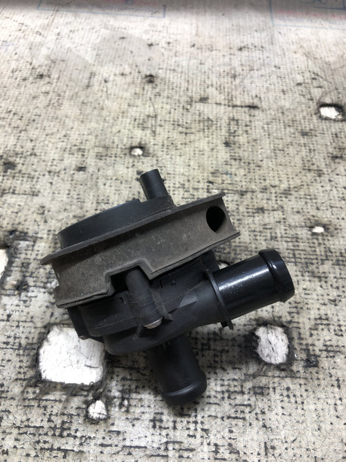 Pompa recirculare apa Audi A3 8Y 1.0 Benzina 2021, 5Q0965567