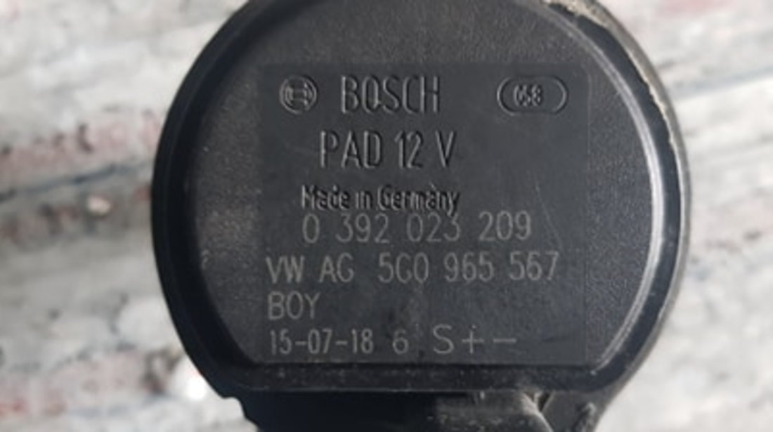 Pompa recirculare apa AUDI Q2 1.6 TDI 116 CP cod 5G0965567