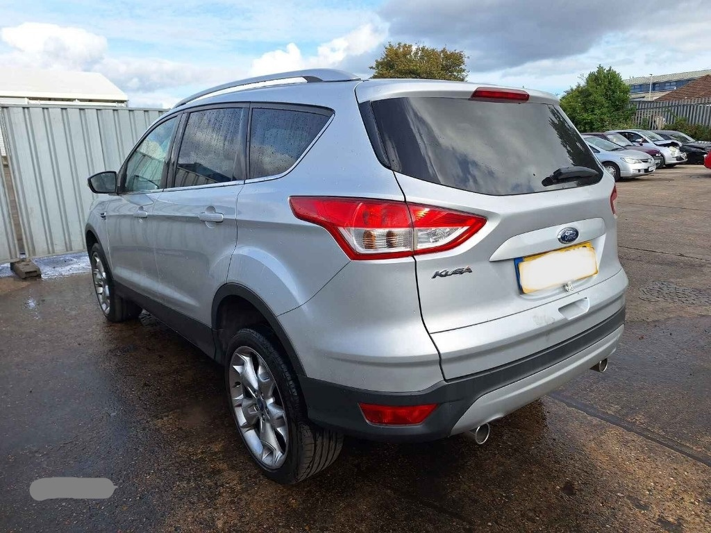 Praguri Ford Kuga 2015 SUV 2.0 Duratorq 110kW