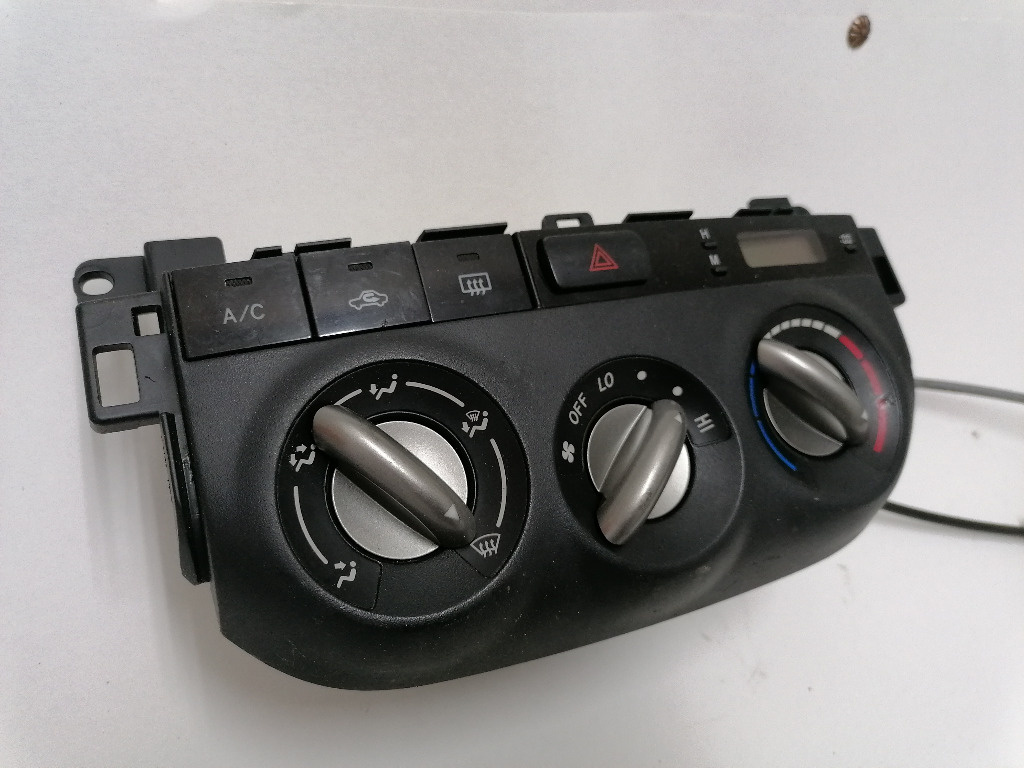 R4031 CLIMATRONIC DISPLAY DR TOYOTA RAV 4 2000 2001 2002 2003 NFL 5590042200 4559112060