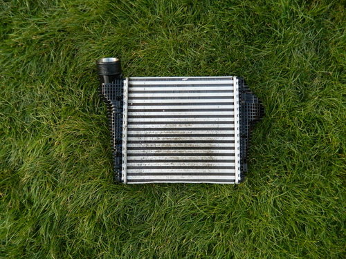 Radiator Intercooler dreapta Porsche Macan cod 95B145804E