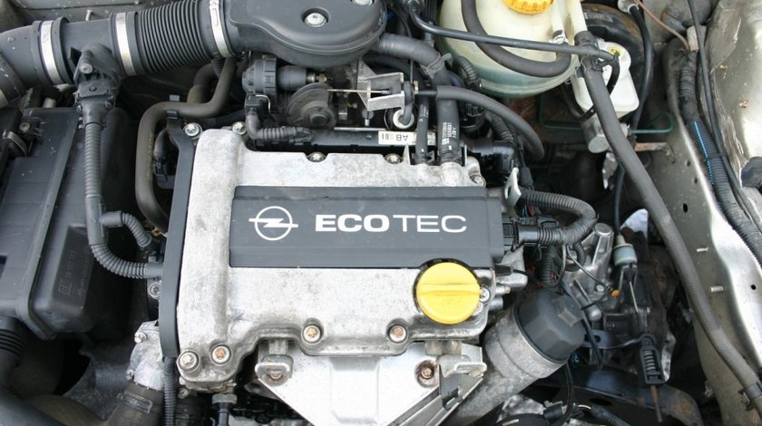 RAMPA + INJECTOARE Opel Corsa B 1.0 cod motor X10XE 40kw 54 CP