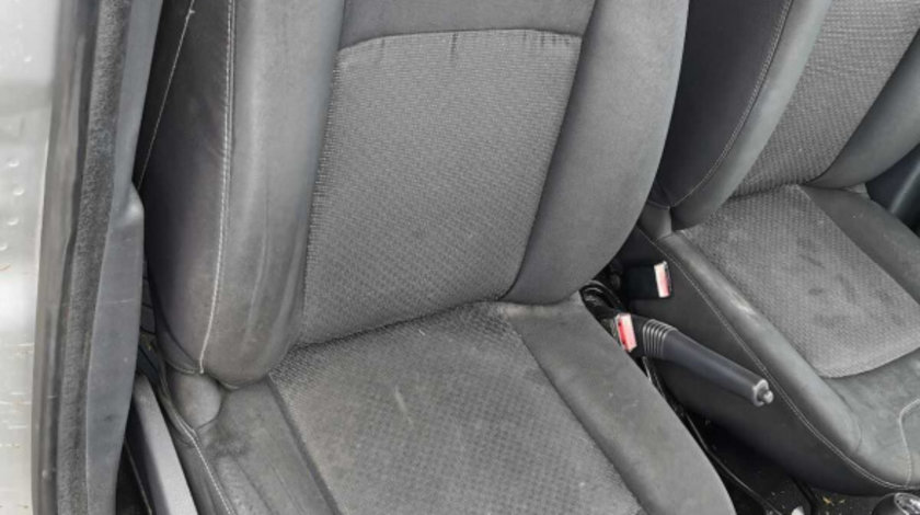 Scaun Fata Dreapta Pasager Textil Fara Incalzire Dacia Duster 1 HS 2010 - 2015 [0552]