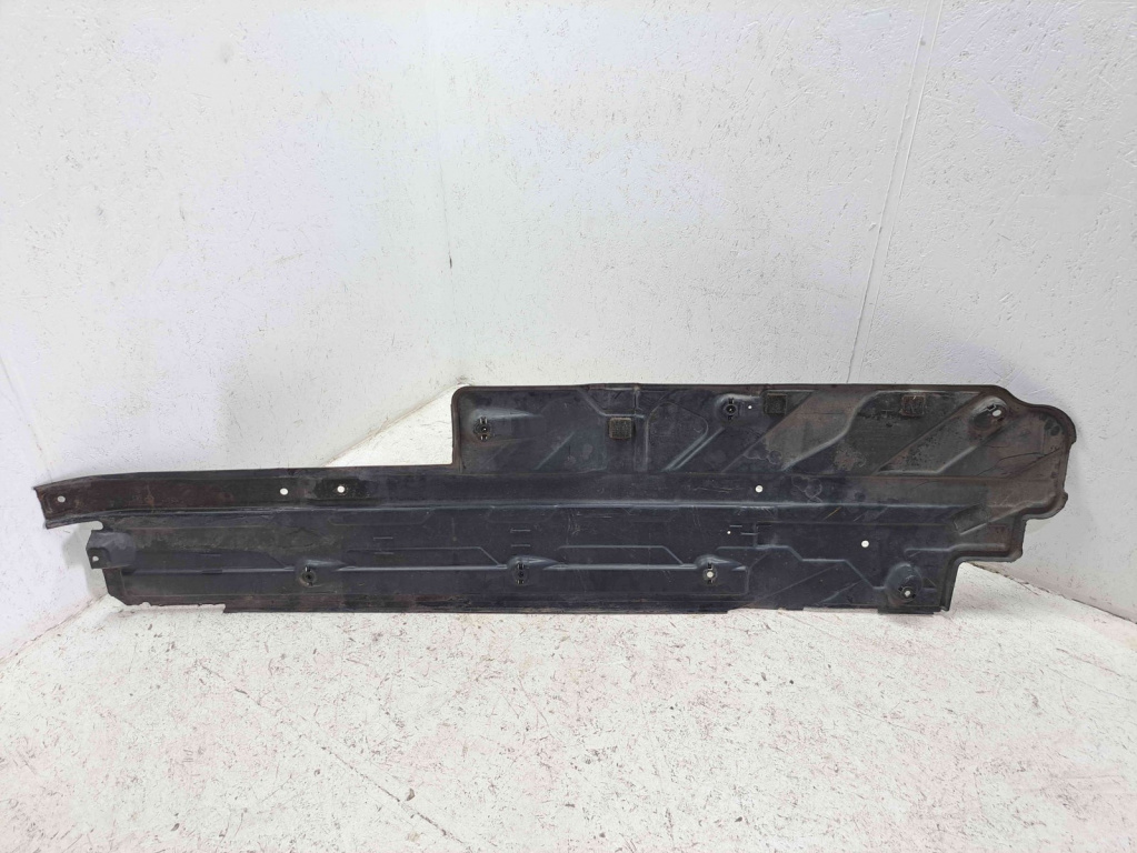 Scut lateral stanga Mercedes Clasa E (W211) [Fabr 2002-2009] A2046101308