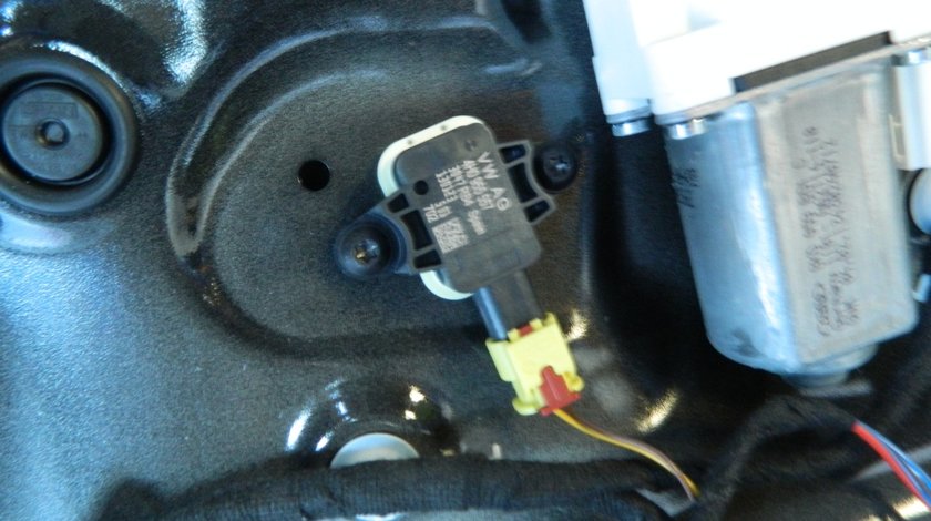 Senzor impact usa stanga fata Audi A1 8X cod: 4H0955557