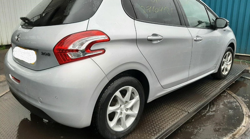 Senzor parcare spate Peugeot 208 2015 HATCHBACK 1.2 i EB2F