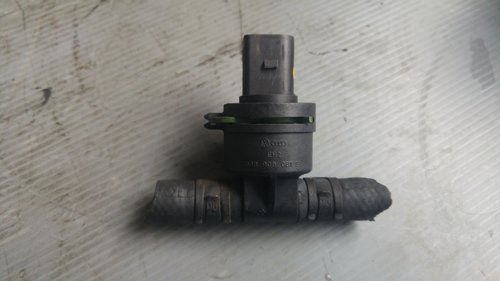 Senzor temperatura combustibil vw touran golf 5 skoda octavia 2 1.9tdi bkc 2.0tdi bmn bmp 038906081b