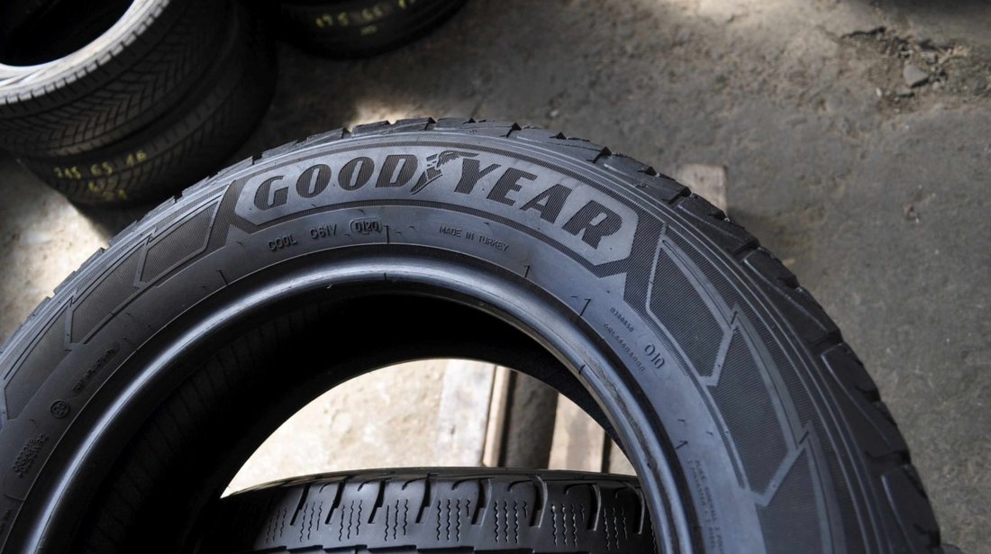 SET 2 Anvelope Iarna 215/65 R16C GOODYEAR Ultra Grip Cargo 109/07T