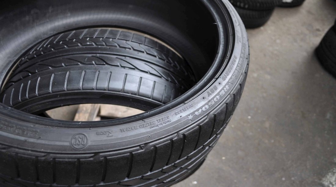 SET 2 Anvelope Vara 225/35 R19 BRIDGESTONE Potenza RE050A 88Y - Runflat