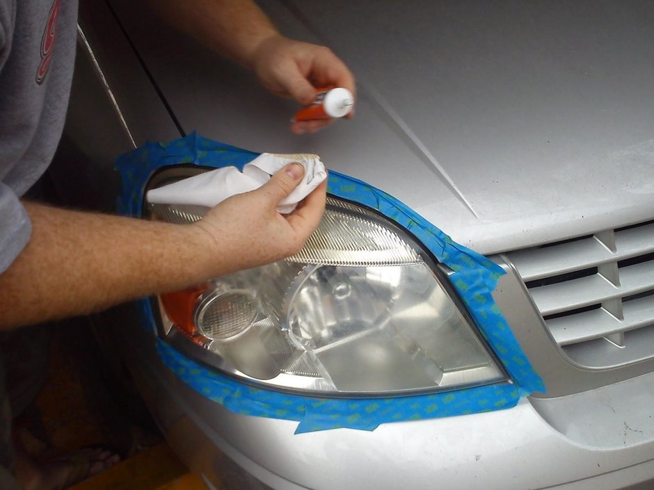 Sfatul profesionistilor: Nu polisha farurile masinii tale!