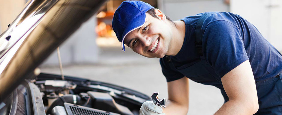 Si tu poti fi mecanic auto. 10 reparatii si operatiuni simple pe care le  poti face