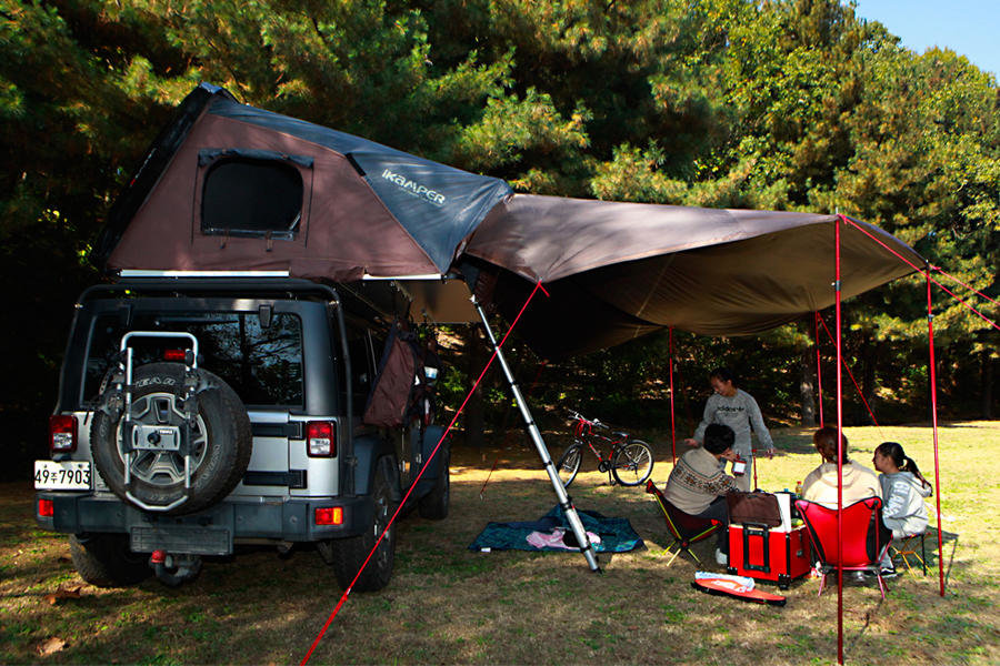 Casa de pe masina: cortul de plafon Skycamp, partenerul ideal pentru  iesirile in aer liber