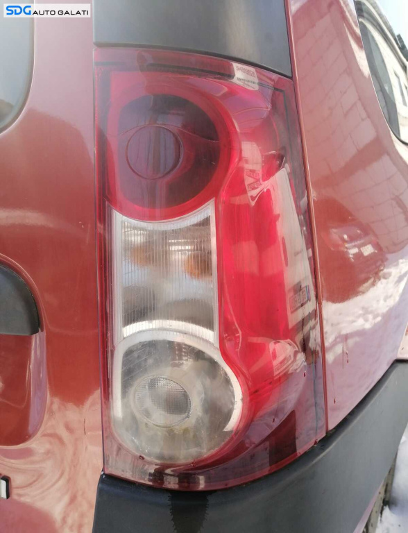 Stop Lampa Tripla Dreapta cu Defect Dacia Logan 1 MCV Facelift 2008 - 2012