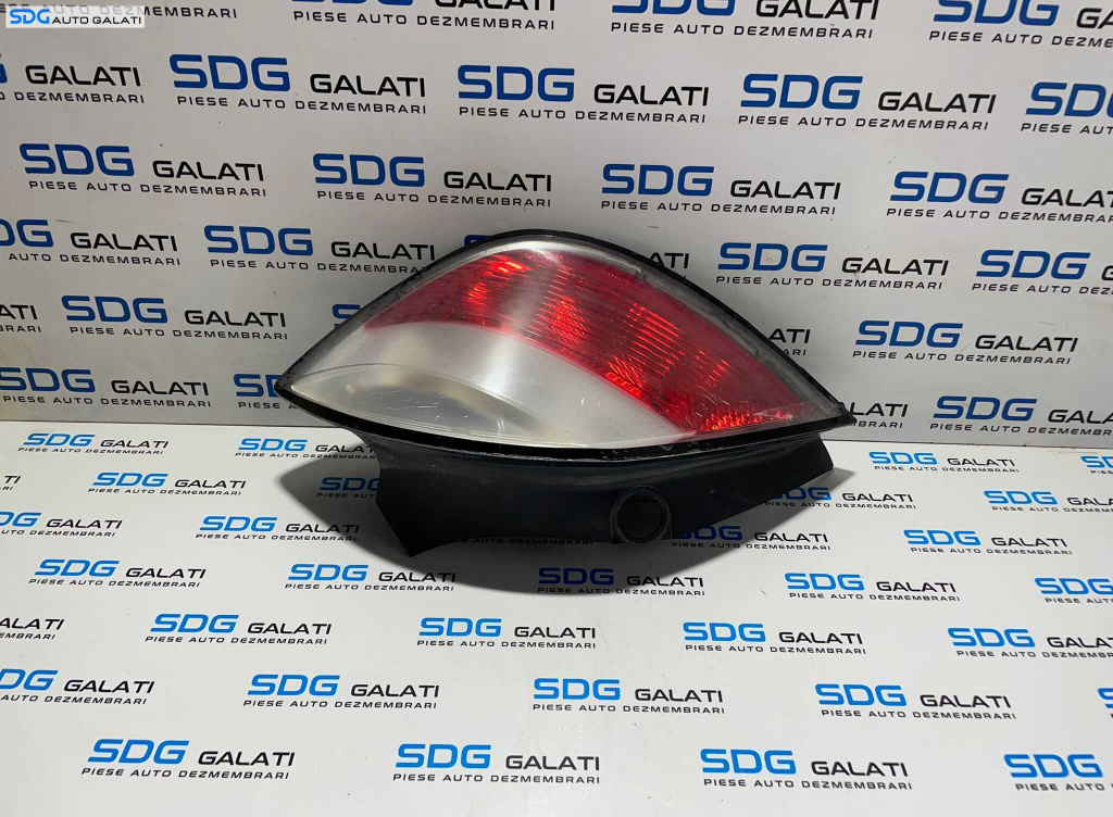 Stop Lampa Tripla Dreapta Opel Astra H Hatchback 2004 - 2010 Cod 24451837 [L2651] (Fisuri Interioare)