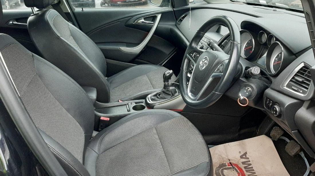 Stop stanga spate Opel Astra J 2011 Hatchback 1.4 TI