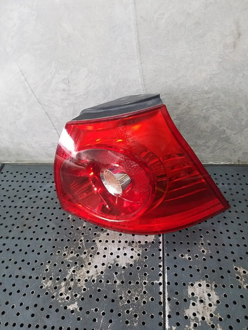 Stop tripla lampa dreapta aripa vw golf 5 1k 284980