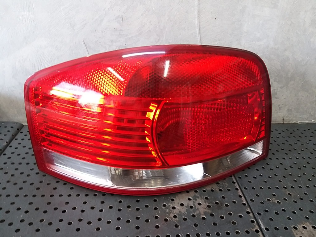 Stop tripla lampa stanga aripa audi a3 8p sportback 8p0945095028s