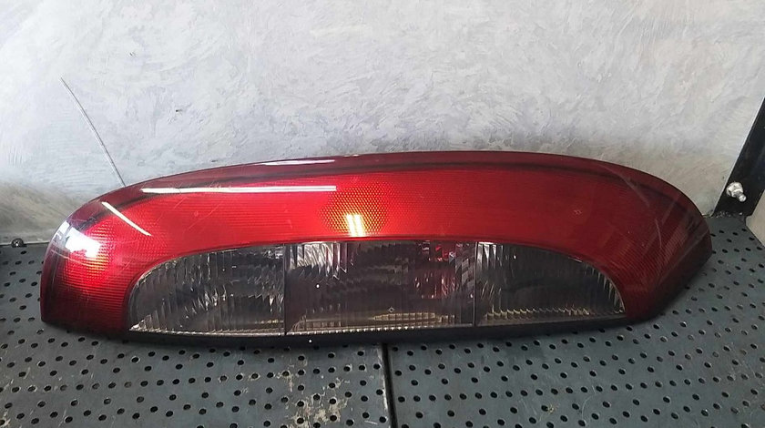 Stop tripla lampa stanga opel corsa c 89302171