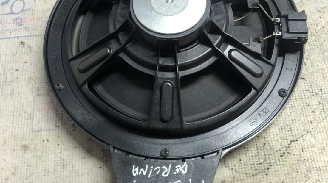 Subwoofer Audi A4 B9 Berlina 2017, 8W5035412