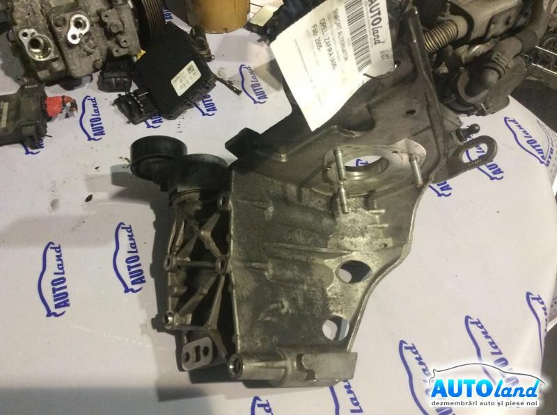 Suport Alternator 55187918 Suport Pompa Injectie cu Intinzator, 1.9 CDTI Opel ZAFIRA A05 2005