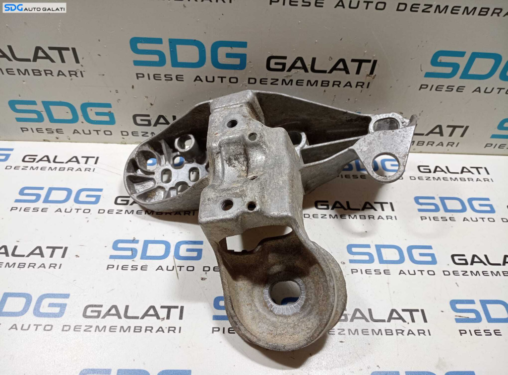 Suport Bara Stabilizatoare Motor Stanga Volkswagen Passat B5.5 1.9 TDI 1997 - 2005 Cod 4B0199351B [M5331]